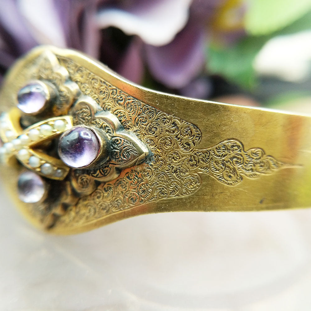 intricate engraved pattern to bangle front