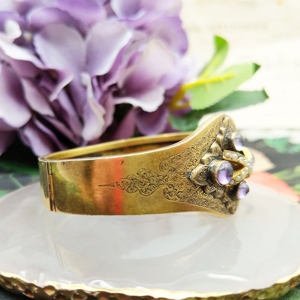 hinged side view of antique 18ct gold bangle